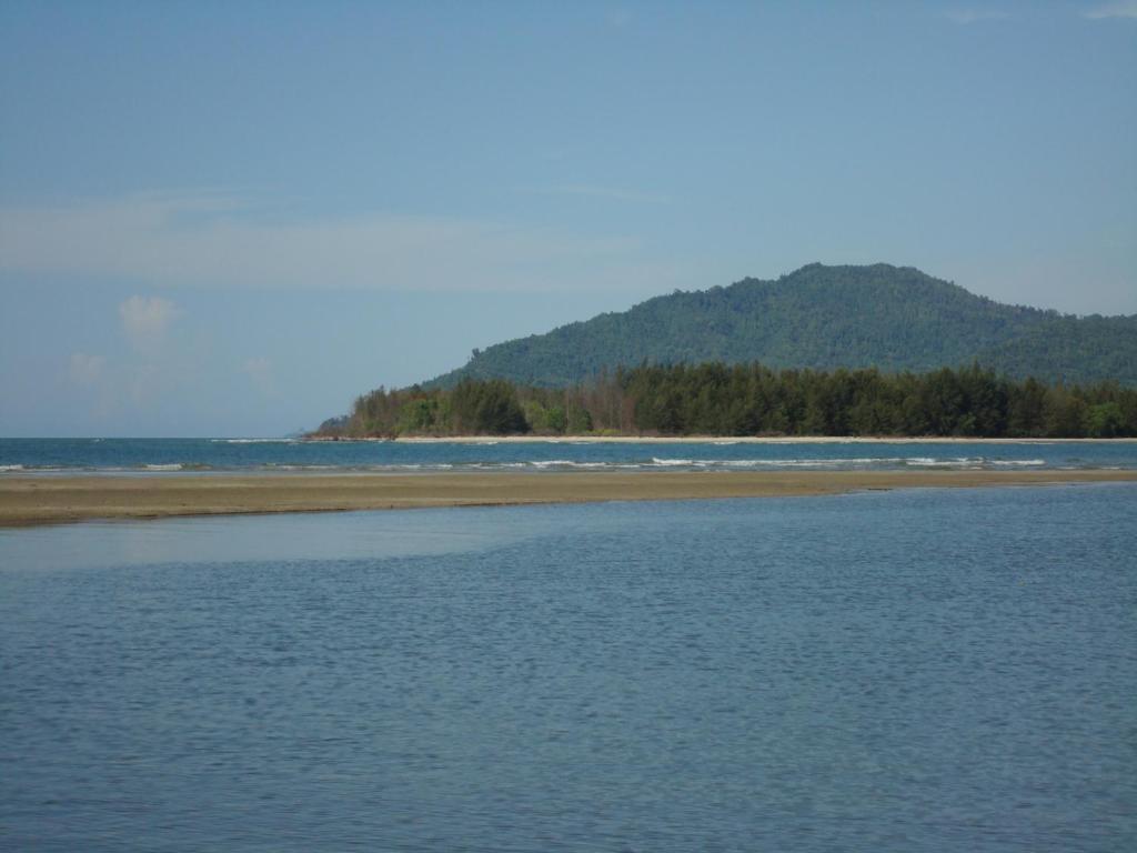 Raintree Beach And Golf Resort Tuaran Exterior photo